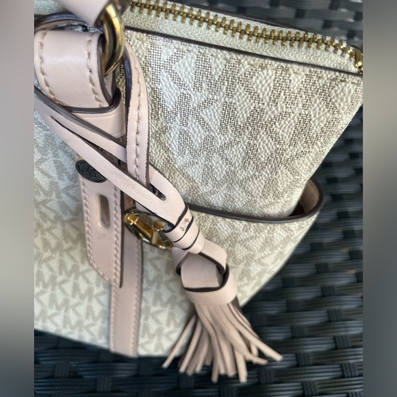 Michael Kors Bag,Michael Kors Cream and Pink Satchel - Picture 7 of 16